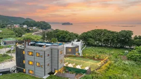 Namhae Dangdangi Dog Pension Blue - Image 3