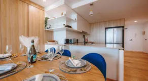 3-Bedroom Apartment with Sea View, Rooftop Pool, Study & Free Parking - Image 5