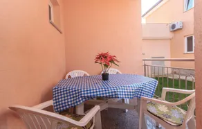 Apartment 1359 - Image 3