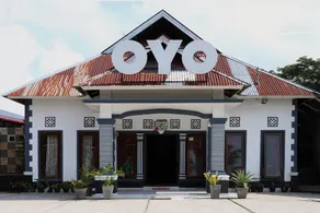 OYO 956 Penginapan Eby - Image 3