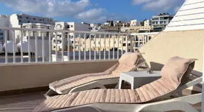 D' Suites Holiday Apartments - Image 4