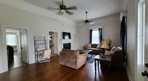 Adorable guest house in heart of Lumberton uptown - Image 2