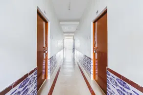 SPOT ON 61105 Hotel Rajhans - Image 4