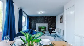 Pearl Reside - Sleeps 5, Free Parking & 5 Mins Manchester Centre - Image 3