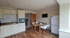 The Appleleaf with Free Parking - Image 2