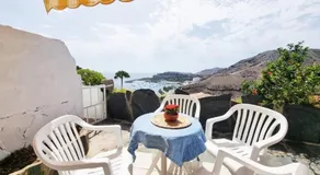 Stylish bungalow with sea views - Image 4
