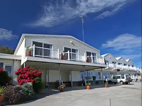 A Great Ocean View Motel - Image 4