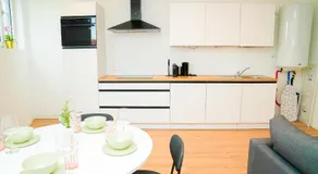 Modern 1BR & 1LR Apartment, 10 min Walk to City Center - Image 3