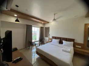 Hotel The Tulip - Image 5