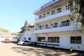 Dlux Hotel - Image 3