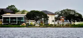 Tiny Island Lake Lodge - Image 4