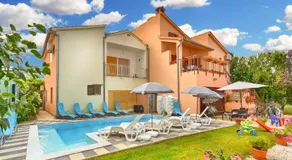 Family-friendly apartments with swimming pool Fazana - 19596 - Image 2