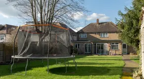 2 Bedroom Family Friendly Central Home - Pass the Keys - Image 3
