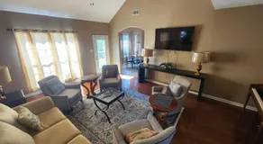 Luxurious 11 Large beds with Jetted Tub 3000 Sq ft - Image 2