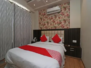 OYO Hotel Platinum Inn - Image 2