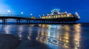 Unique and Stylish close to Beaches Restaurants Shops - Image 4
