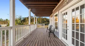 Resort Retreat Near Lake Catherine State Park - Image 5