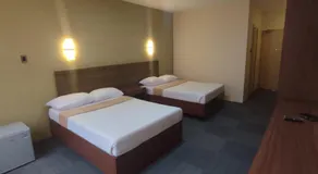 MADISON PARK HOTEL - Image 2