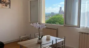 Appartement COSY vue cathédrale Albi - Parking - Image 3