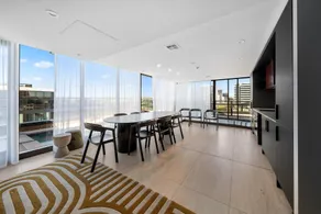 Bright Unit with Secure Parking and Garden Access - Image 4