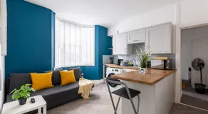 Judah Suites - Stylish 1BR Apartments with Parking & WIFI - Image 2