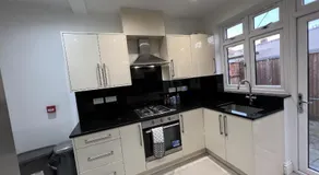 4 Wharncliffe Drive - Image 5