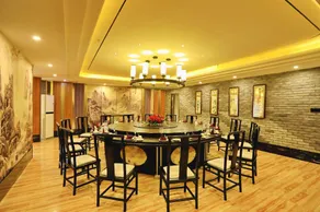 Rong'an International Hotel - Image 4