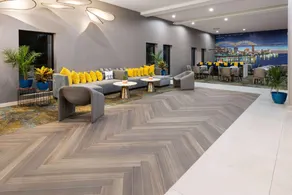 La Quinta Inn & Suites by Wyndham Memphis I-240 - Image 3