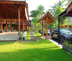 Angler Homestay & Joglo - Image 2
