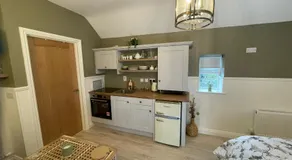 Toddys Cottage & Stables - Image 4