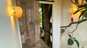 Casa del árbol con jacuzzi privado - Image 2