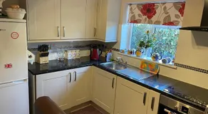 Private Apartment in Windsor - Image 5