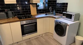 One Bedroom Apartment in Walsall Sleeps 4 FREE WIFI By Villazu - Image 3