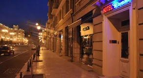 Rondo Hotel - Image 2