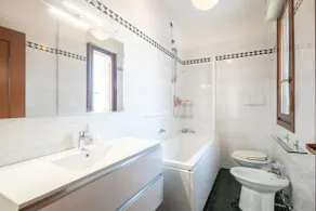 SUITE con 2 Balconi - 6 Guest - Image 2