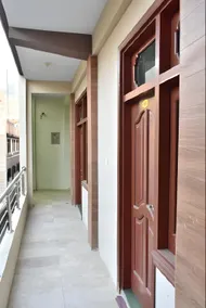 Hotel Four Season - Image 2