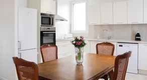 Renovated 2-bedroom apartment - Image 4
