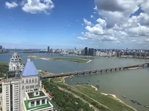 Parallel World River View Hotel - Image 4