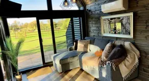 Luxury Lodge with Hot Tub next to Belfry Golf Course - Image 2
