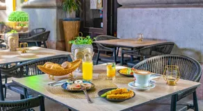 Andrassy Thai Hotel - Image 5