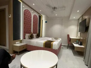 Hotel Sapphire Inn - Image 2