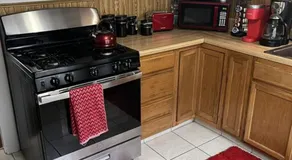 420 friendly 3 bedroom upstairs apartment - Image 4