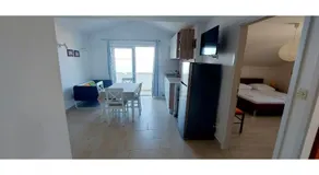 Apartamento con jardín y terraza | Vistas al agua - Image 2