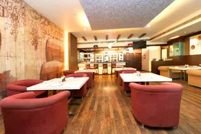 Capital O Hotel Jyoti - Image 3