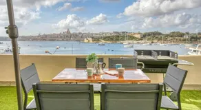 Sliema Seafront Townhouse Central , Valletta Sea view - Image 3
