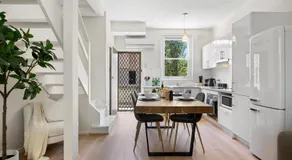 Hacienda at Henley - Chic Seaside Haven near Airport - Image 4