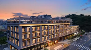 Phoenix Sky Pool Hotel-Newly Opened 2026 Free Pick-up Service Rooftop Infinity Pool Kids Playground On-site Café Near Fenghuang Scenic Area - Image 2