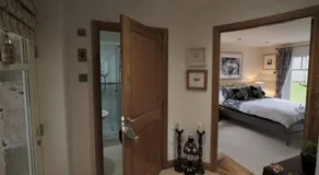 Loch Lomond Unique Selfcontained bed+bathroom - Image 2