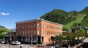 Independence Square 206 | Hotel Room with Central Location, Town Views, & Rooftop Hot Tub - Image 5