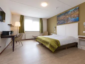 Hotel Room - Image 2
